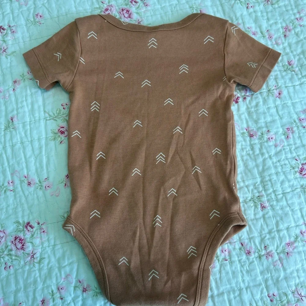 Colored organics onesie size 12-18 months - Picture 3 of 3